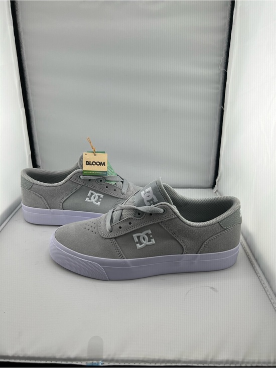 DC Shoes - 👟DC bloom Grey Suede Skate Sneakers with White Accents